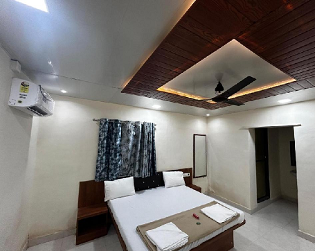 1 x Cottage Room with Night Stay- 12Noon -10AM
